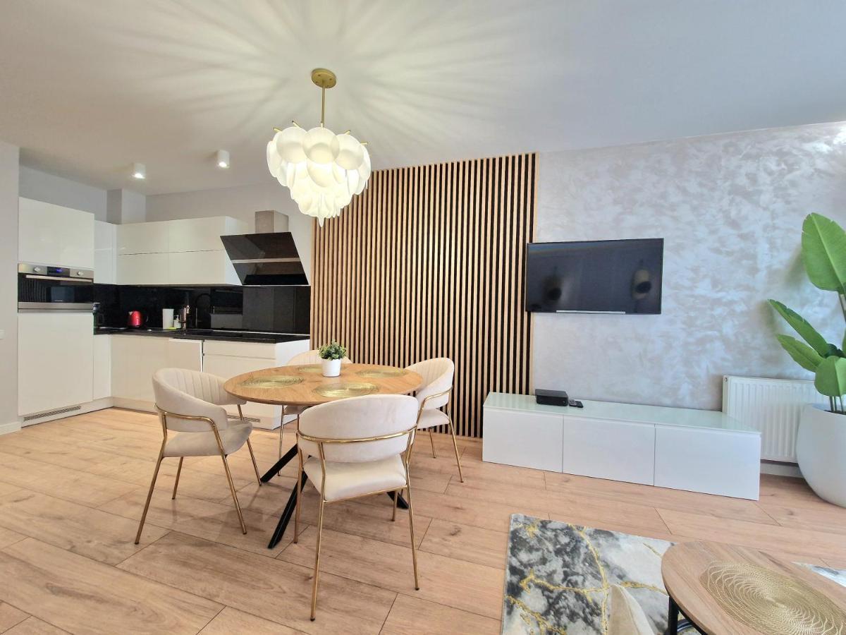 Waterlane Marina By Live & Travel Apartments กดัญสก์ ภายนอก รูปภาพ
